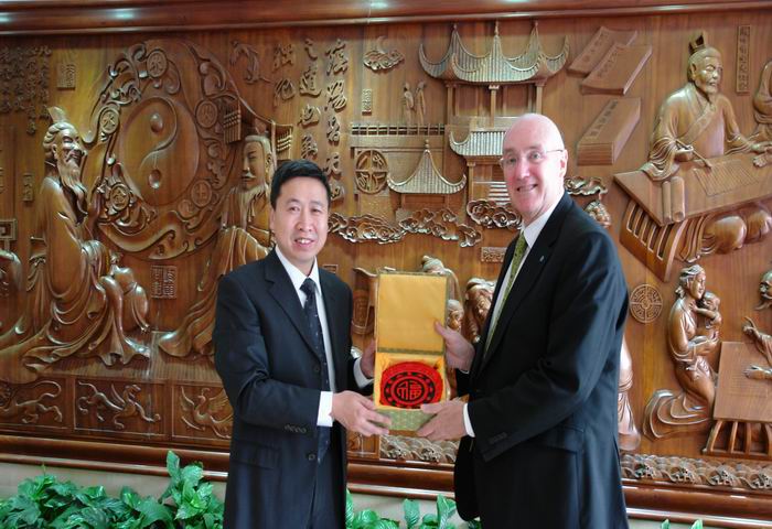 調(diào)整大小 王志勇副局長(zhǎng)會(huì)見(jiàn)來(lái)訪的西悉尼大學(xué)校長(zhǎng)代表團(tuán).jpg